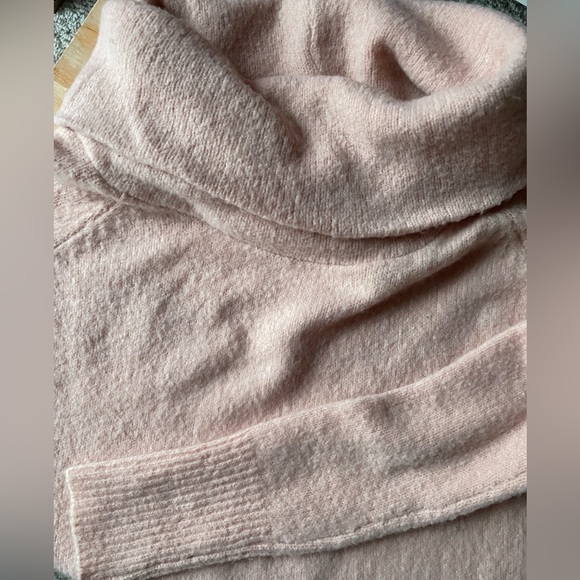 ⚡️2/$20 REVOLVE Women’s baby pink turtle neck sweater dress - Picture 3 of 4